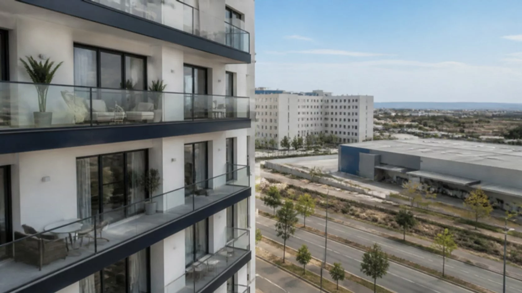 Edificio residencial de alquiler flexible en una ciudad española, ejemplo de financiación de flex living y build to rent