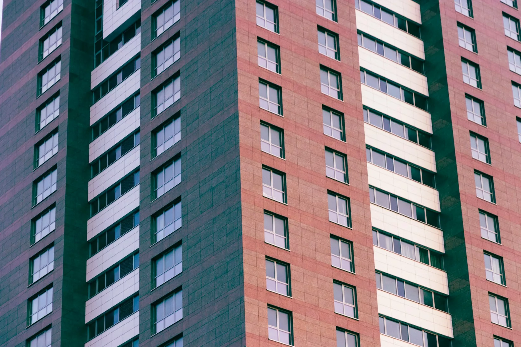 Fachada de un edificio de viviendas, garantía de un préstamo con garantía hipotecaria